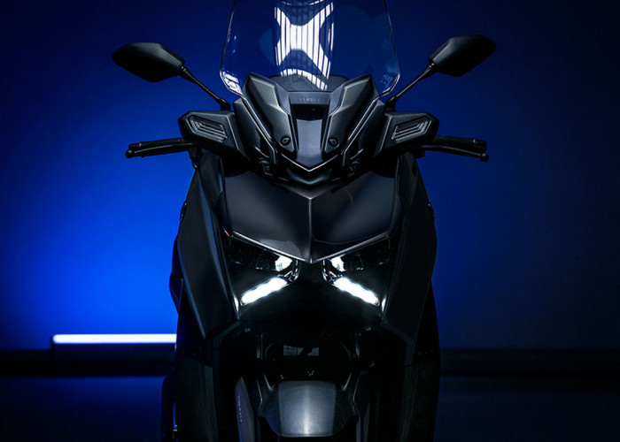Dengan Warna Khas Racing Yamaha XMAX Connected Lebih Sporty, Mesin Blue Core 250 CC, Harga Terjangkau