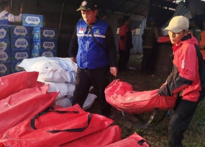 Kemensos Salurkan Bantuan Rp278 Juta untuk Korban Kebakaran Kampung Adat Cipta Mulya Sukabumi