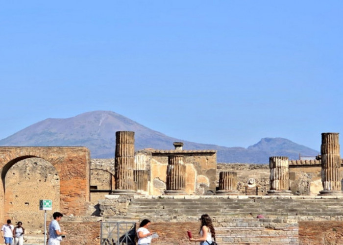 Dari Letusan Gunung Vesuvius, Pluto Dideklasifikasi, hingga Hari Televisi Nasional