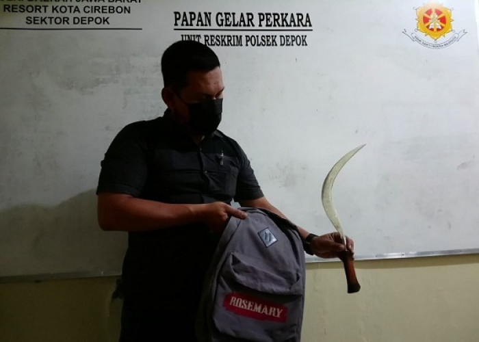 Pelajar SMK Ini Nekat Bawa Celurit ke Sekolah, Kini Nasibnya Berakhir Tragis... 