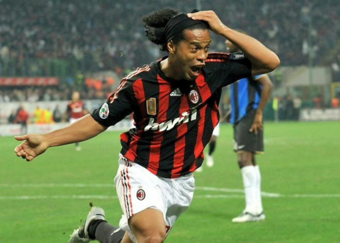 Ronaldinho Tak Mau Memprediksi Laga PSG Vs AC Milan: ‘Hati Saya Terbagi’