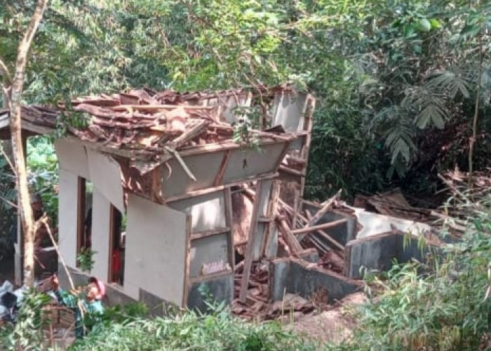 Diguyur Hujan Deras, 4 Rumah di Kabupaten Tasikmalaya Terdampak Bencana Longsor