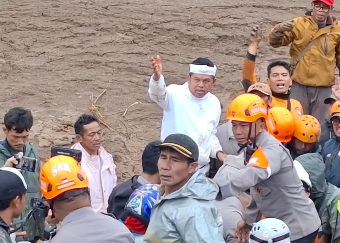 Puluhan Warga Tertimbun Longsor Cisarua, Bandung Barat Tetapkan Status Tanggap Darurat