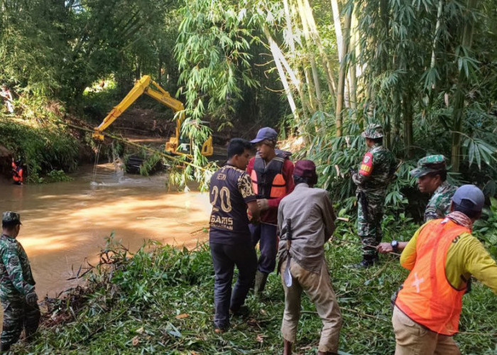 Semangat Gotong Royong di Bantaran Sungai Citanduy: Wujud Harmoni TNI dan Warga dalam Merawat Lingkungan  