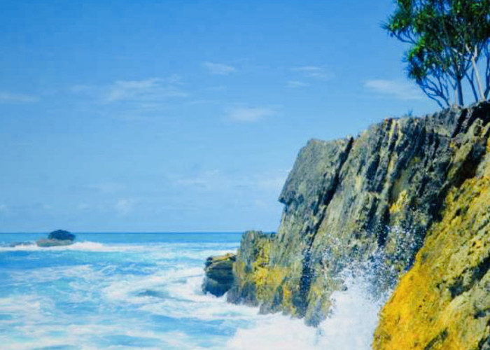 Sejarah Batu Hiu Wisata Alam di Pantai Pangandaran, Disebut Sebagai “Tanah Lot” nya Jawa Barat