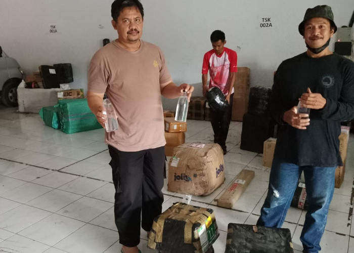 Lagi, Polsek Kawalu Gagalkan Pengiriman Paket Ratusan Botol Miras dari Bali ke Tawang Kota Tasikmalaya
