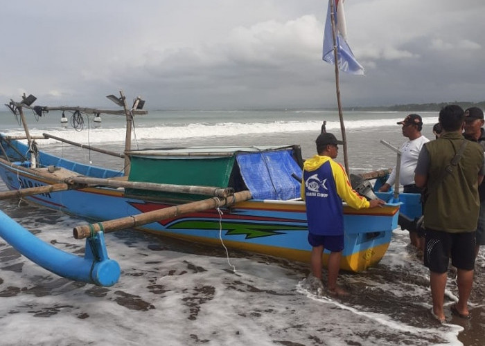 Tetap Waspada Gelombang Pasang Pantai Barat Pangandaran, Wisatawan Boleh Berenang 