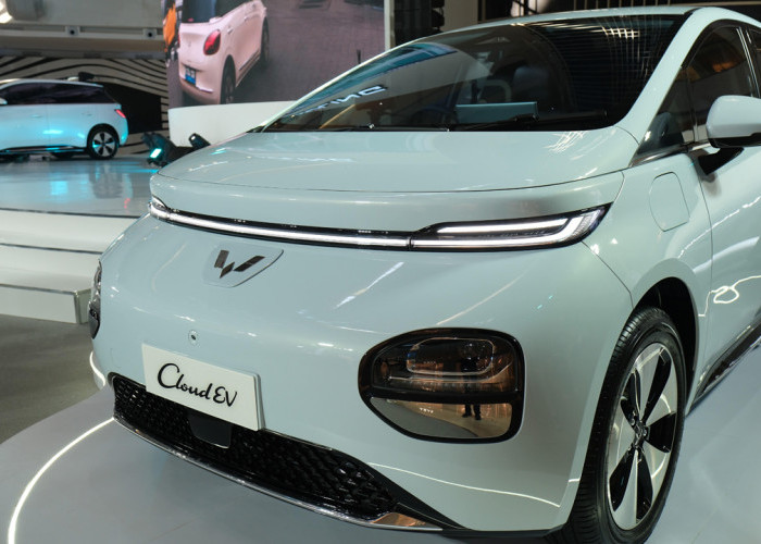 Mobil MPV Super Irit 2026, Mobil Listrik Wuling Cloud EV Tawarkan Konsep Awan yang Nyaman dan Modern