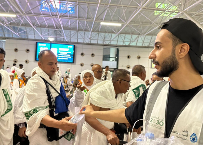 Jemaah Haji Indonesia Dapat Air Zam-Zam Gratis Setibanya di Jeddah, Ini Lembaga Pemberinya