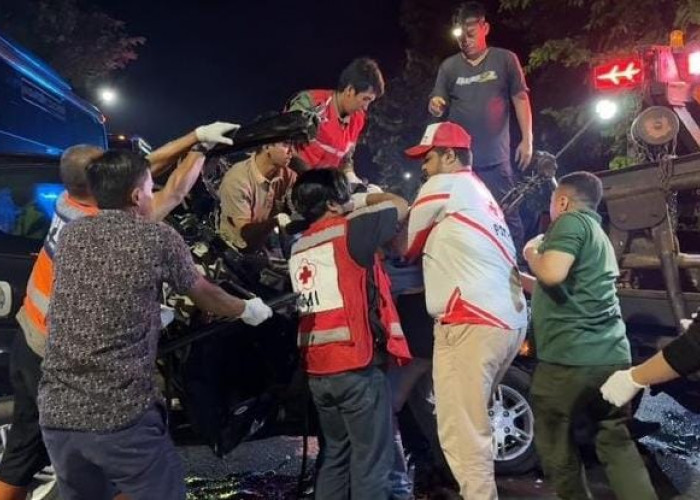 Diduga Lalai dan Tak Hati-Hati, Mini Bus Tabrak Truk Box di Kota Banjar, 1 Korban Kecelakaan Meninggal Dunia
