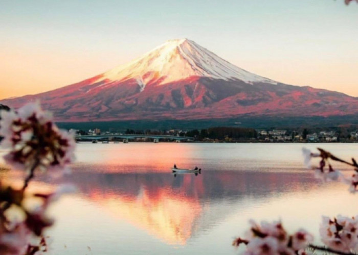 Gunung Fuji Meletus Hari Ini di Masa Lalu