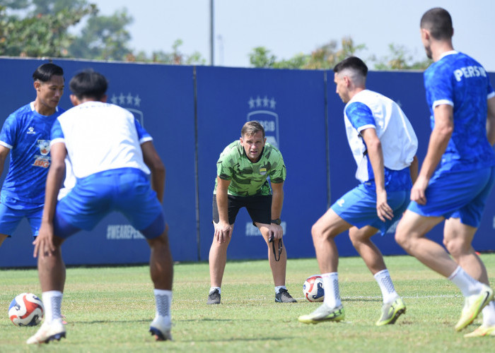 Latihan Taktik Jadi Fokus Persib: Igor Tolic Mantangkan Serang Balik Cepat Jelang Piala Presiden 2026