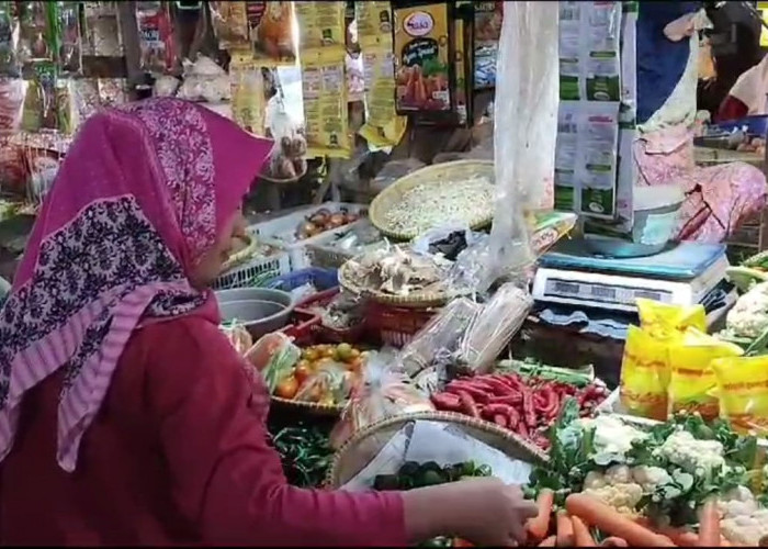 Tahun Baru, Harga Sembako Naik 100 Persen di Tasikmalaya, Minyak Kita Sulit Didapatkan