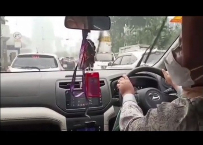 Istri Perwira Polisi Jadi Driver Taksi Online: Pengakuannya Bikin Haru