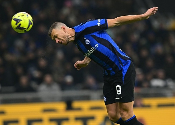 Tandukan Edin Dzeko Beri Napoli Kekalahan Perdana di Kandang Inter Milan