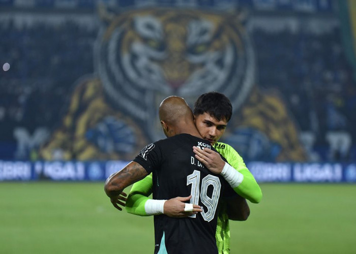 Siap Bertarung, Kiper Persib Yakin Kalahkan Persis Solo di Kandangnya: ’Kami Sudah Siap Fisik dan Mental’