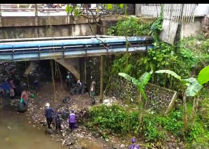 Kerja Bakti Bersihkan Sampah Jembatan Cigayam Kabupaten Ciamis dan Edukasi Masyarakat