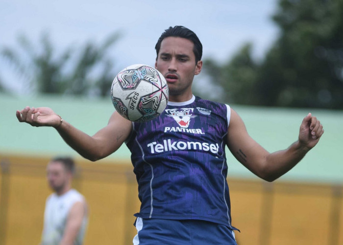 TEKAD PEMAIN PERSIB: Obati Kekalahan dengan Kemenangan, Ezra Walian Fokus Hadapi RANS Nusantara FC