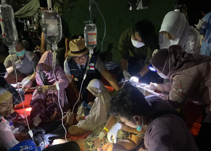 Gempa Terkini Cianjur, Pasien Terpaksa Dirawat di Luar RSUD Sayang, Ridwan Kamil Sebut 56 Orang Meninggal 