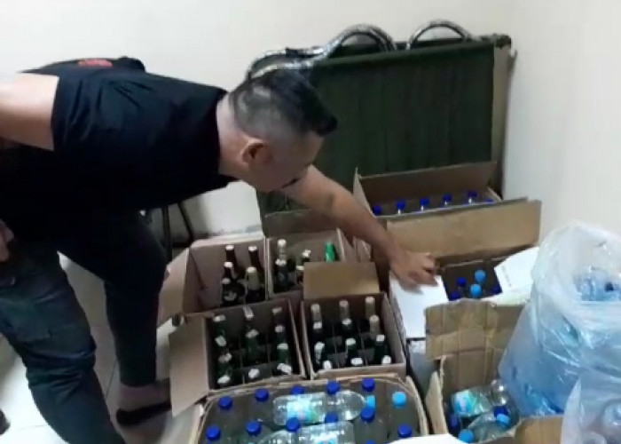 Ratusan Botol Minuman Alkohol dan Ciu Gagal Beredar di Tasikmalaya