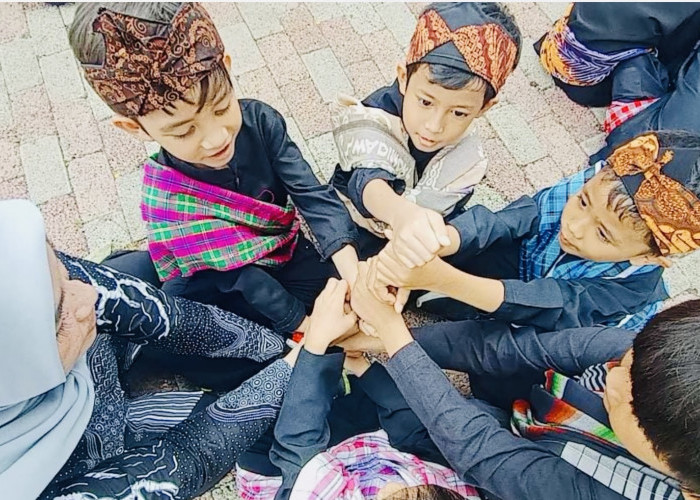 Lestarikan Budaya Sunda, Anak-Anak TK Alphabet Mainkan Kaulinan Tradisional di Situ Gede