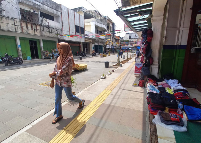 Belum Jelas, Nasib PKL Jalan Pedestrian Cihideung Terpaksa Jualan Alakadarnya