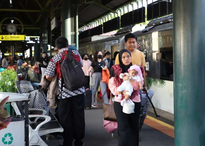 Daftar Kereta Api Tambahan dari Gambir dan Pasar Senen Periode Nataru 2024-2025