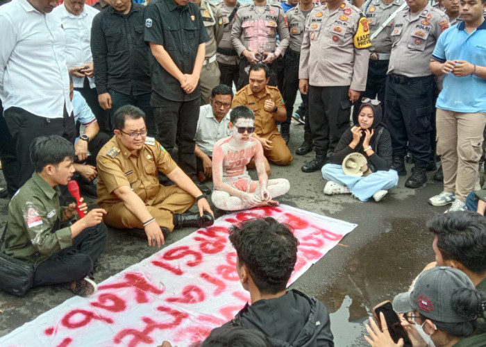 Mahasiswa Desak Pemkab Tasikmalaya Tanda Tangani Fakta Integritas Anti Korupsi, Aksi Ricuh di Gedung Bupati