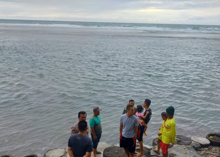 Balita Tasikmalaya Tenggelam di Pantai Sindangkerta Cipatujah, Tewas Setelah Ditinggal Berfoto