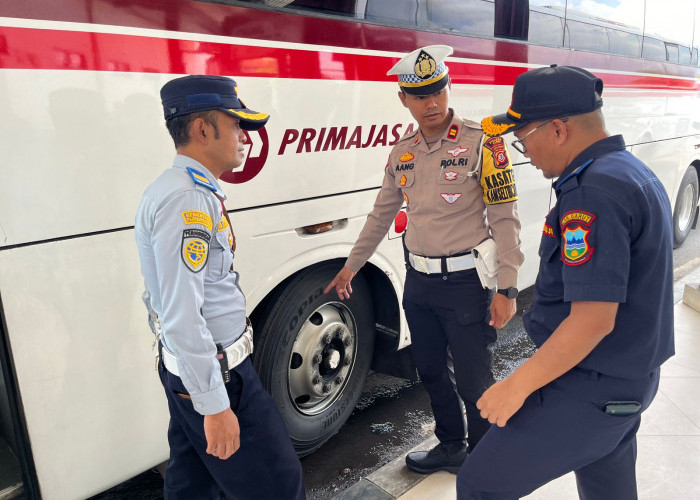 Polisi di Garut Periksa Ketat Angkutan Bus dan Sopirnya Sebelum Musim Mudik Lebaran