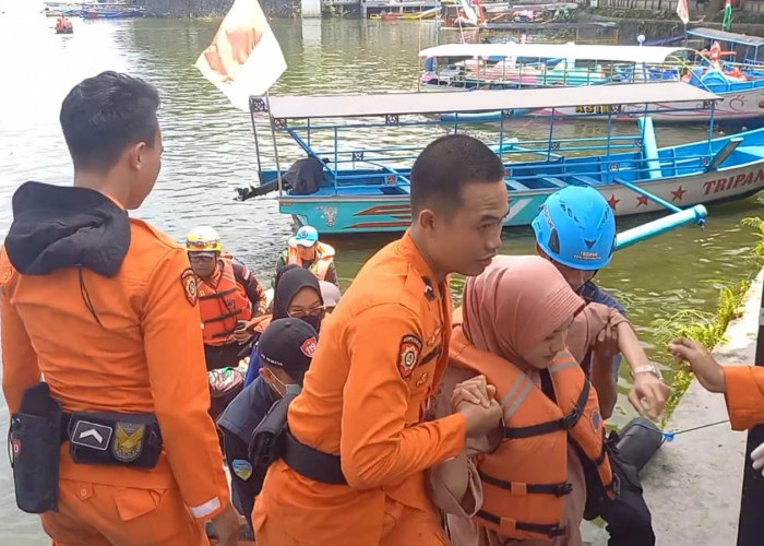 Polisi di Kota Tasikmalaya Bersama Tim Gabungan Simulasi Penanganan Banjir