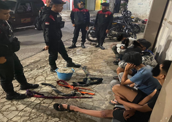 Polisi Gagalkan Perang Sarung Belasan Remaja di Garut saat Patroli Ramadhan