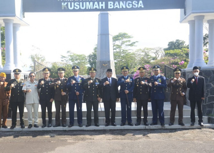Sambut HUT TNI ke-77, Wali Kota Tasik Ziarah ke Taman Makam Pahlawan Kusumah Bangsa