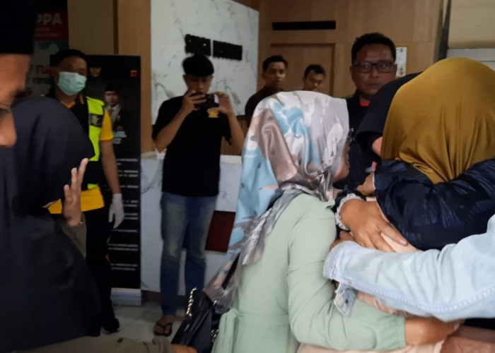 Motif Pelajar Cantik Jatiwaras Tasikmalaya Tinggalkan Rumah: Media Sosial dan Komunikasi Orang Tua