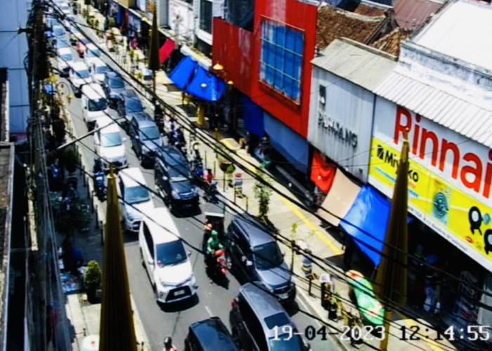 Jalan KH.Z. Mustofa Kota Tasik Macet Parah, Kendaraan Mengular dari Mulai Taman Kota