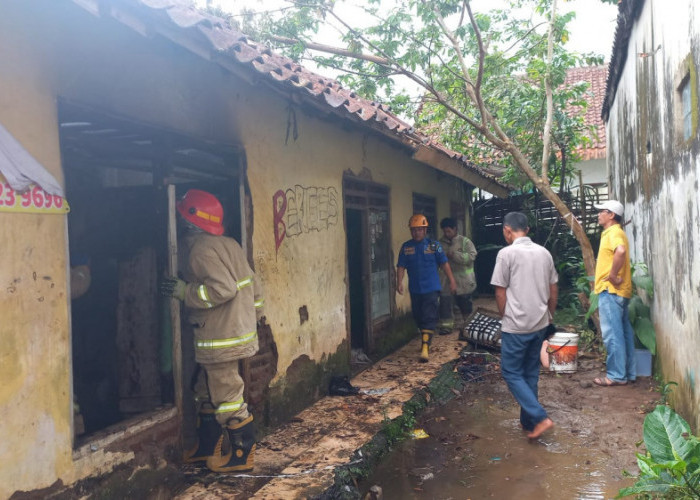 Kontrakan Tak Berpenghuni di Kota Tasikmalaya Dilalap Api, Atap Hangus Terbakar