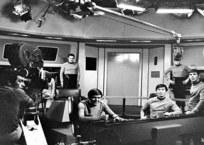 Dari Hari Literasi Internasional, Star Trek Day hingga Grasi Nixon