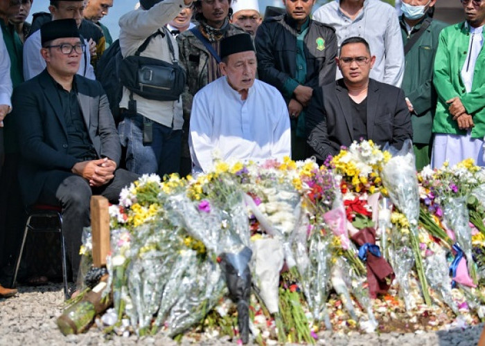 Anggota Watimpres Habib Muhammad Luthfi bin Yahya Berziarah ke Makam Eril