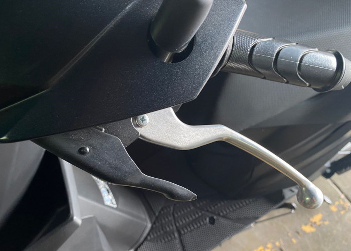Fungsi dan Cara Merawat Parking Brake Lock di Motor Matik