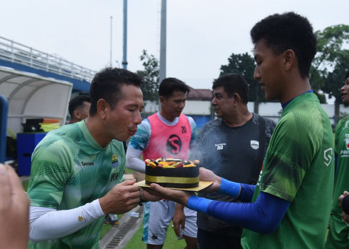 SOSOK Kiper Muda Persib Fitrah Maulana, Kiper Junior Rasa Senior Jadi Man of The Match Nusantara Open 2023