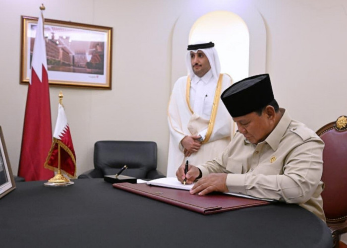 Prabowo Datangi Kedubes Qatar, Tulis Langsung Pesan Duka untuk Sheikh Hamad bin Khalifa Al Thani