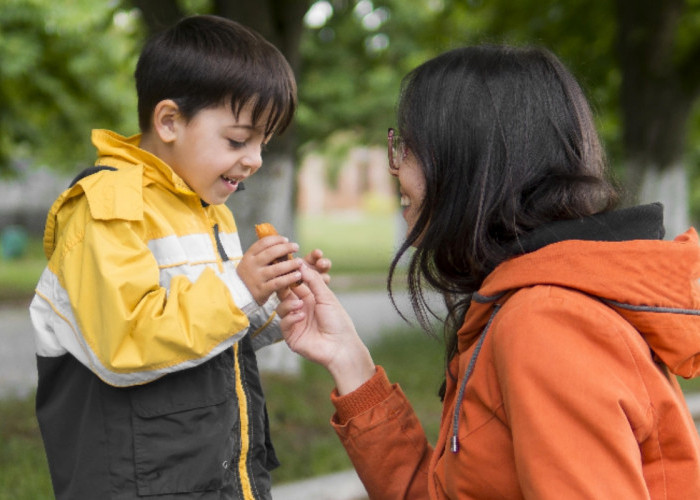 Bagaimana Peran Seorang Ibu Terhadap Anak Laki-laki? Begini Penjelasannya Berdasarkan Tinjauan Parenting