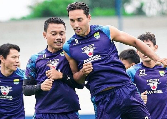 Jelang Lawan Persebaya, Bojan Hodak Pasang Target Menang Meski Persib Sudah Lolos ke Babak Championship Series