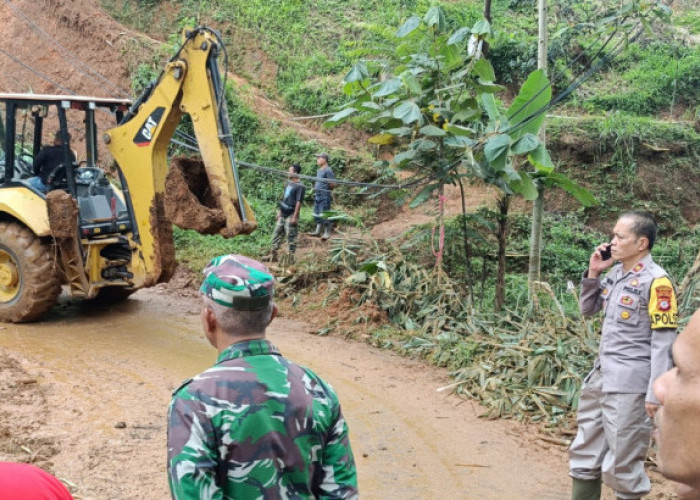 Tebing 10 Meter di Banjarwangi Garut Longsor, Arus Lalu Lintas Sempat Lumpuh