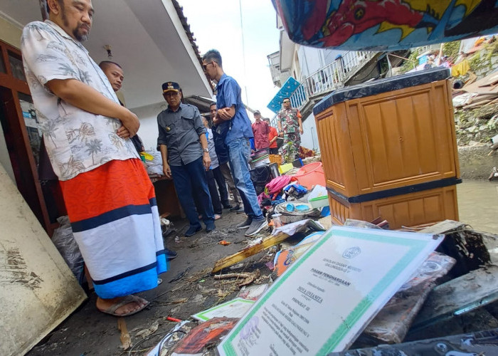 Yusuf Temui Korban Banjir di Jalan Galunggung, Instruksikan Dinas Terkait Segera Turun Tangan