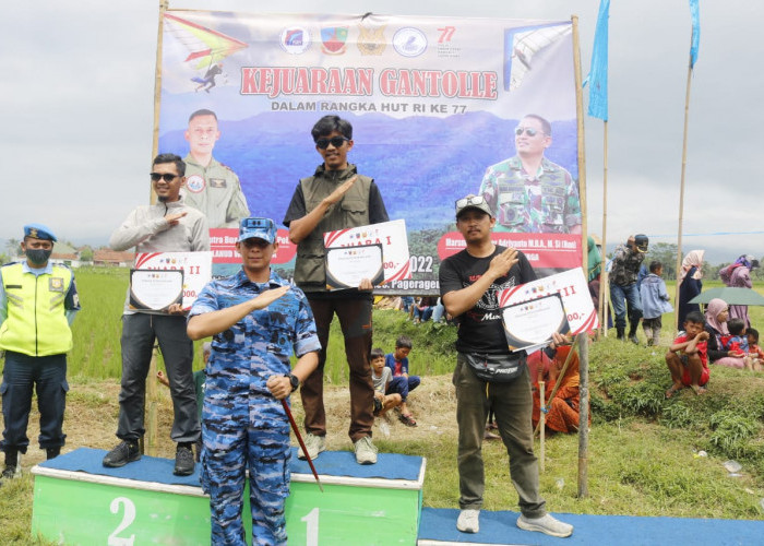 Kejuaraan Gantole dan Bakti Sosial TNI AU di Pasir Gowong Tasikmalaya 