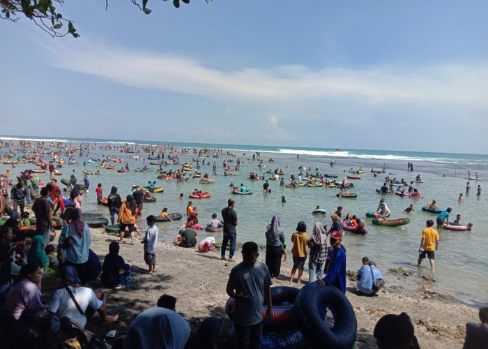Walaupun Ada Guncangan Gempa di Pangandaran dan Sumedang, Pantai Cipatujah Tetap Diserbu Wisatawan