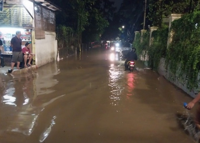Muncul Titik-Titik Banjir di Jakarta, Tembok MTSN 19 Ambruk hingga Telan Korban Jiwa dan Jalan-Jalan Tergenang