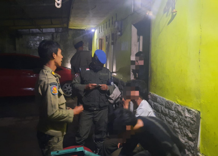 Gerebek Kosan di Kota Tasikmalaya, Tiga Pasangan dan Pemuda Pesta Miras Diamankan Satpol PP