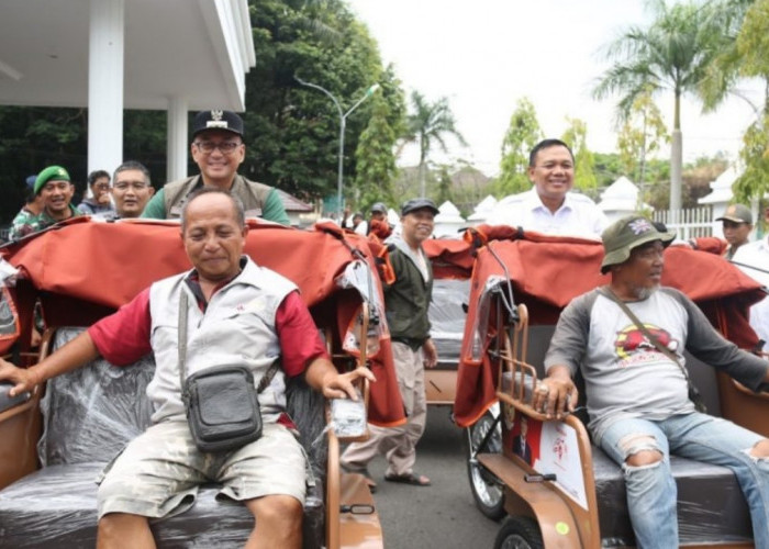 Warga Kabupaten Tasikmalaya Terima 220 Becak Listrik, Ini Pesan Bupati Cecep
